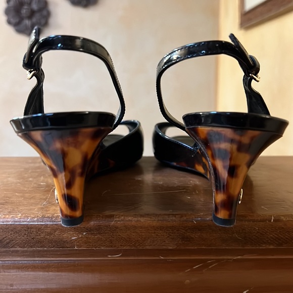 EUC Gucci Patent Leather Peep Toe Tortoise Wedge Sandal - Picture 4 of 10